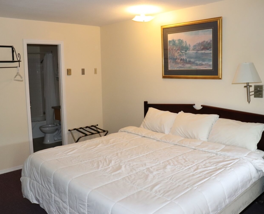 King Size Room - Clearwater Country Inn
